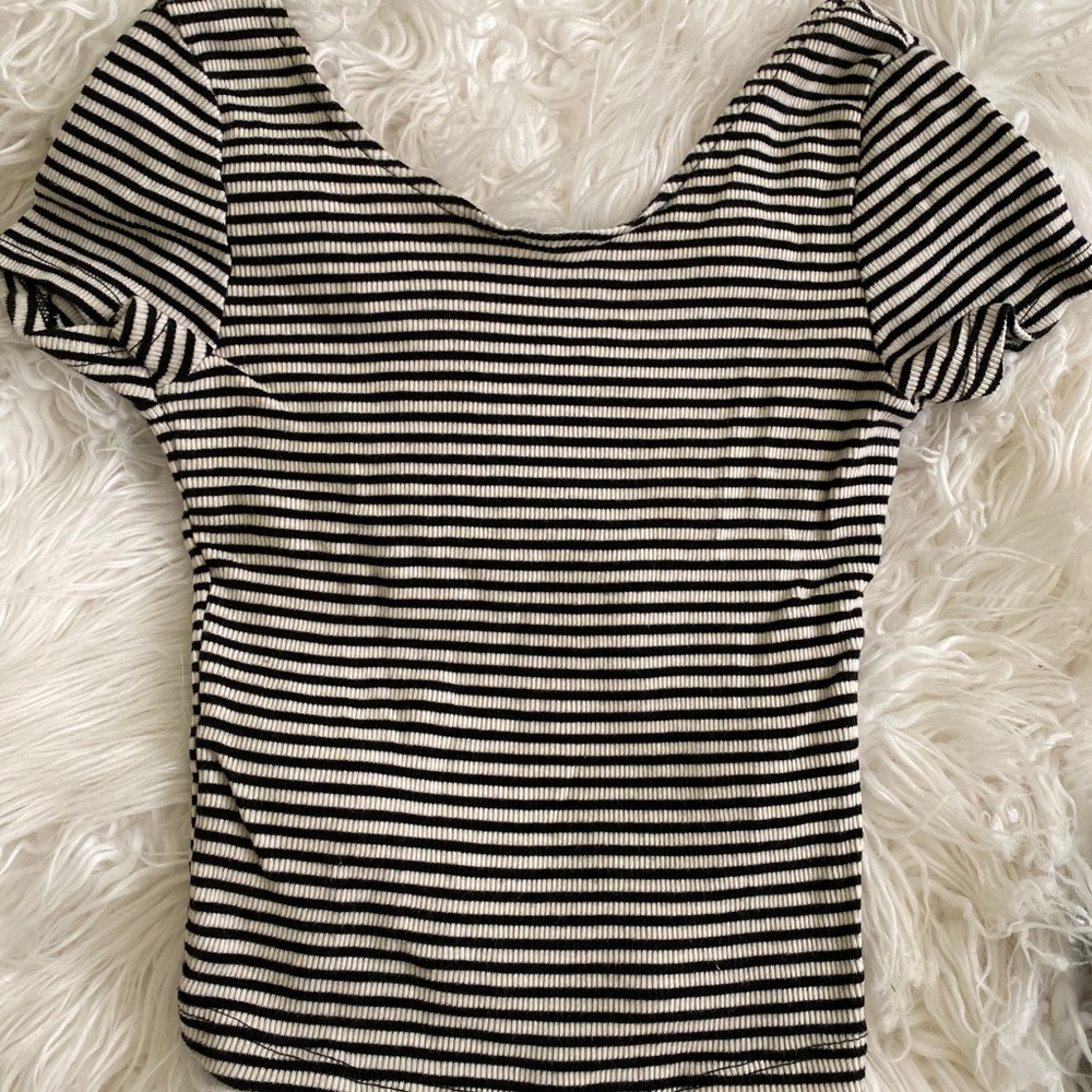 Brandy Melville crop tee